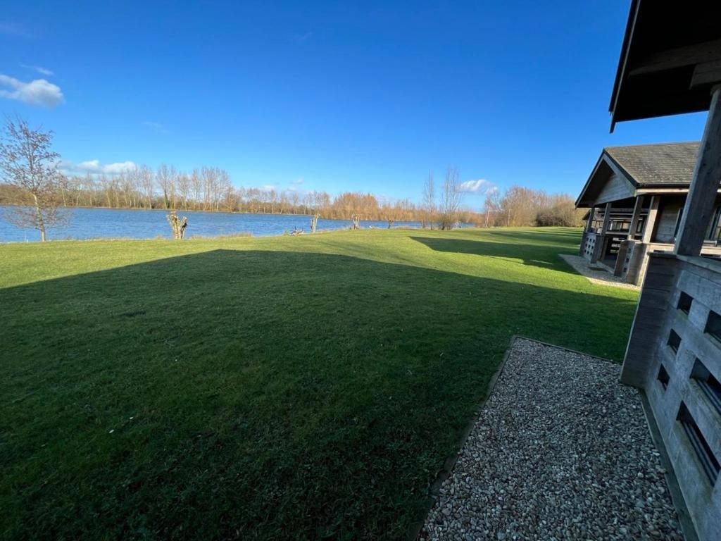 Reeds Lodge, Lake Pochard South Cerney Luaran gambar